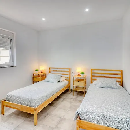 Дом отдыха Big Terraced House, 100m To The Beach, With Bbq And Sea View *