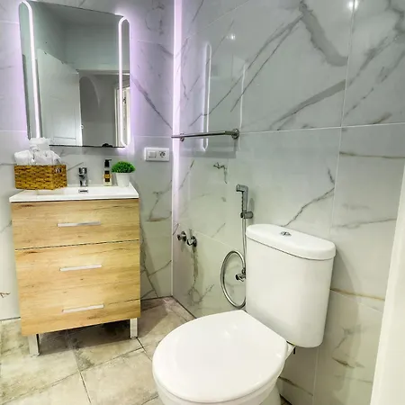 Hébergement de vacances Big Terraced House, 100m To The Beach, With Bbq And Sea View *
