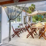 Big Terraced House, 100m To The Beach, With Bbq And Sea View Feriehus