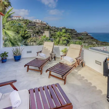 Big Terraced House, 100m To The Beach, With Bbq And Sea View 別荘