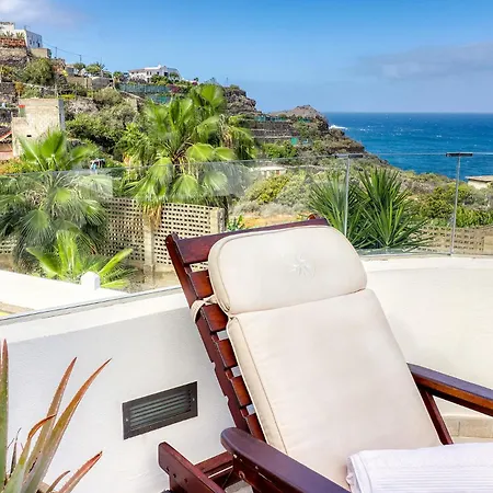 Big Terraced House, 100m To The Beach, With Bbq And Sea View