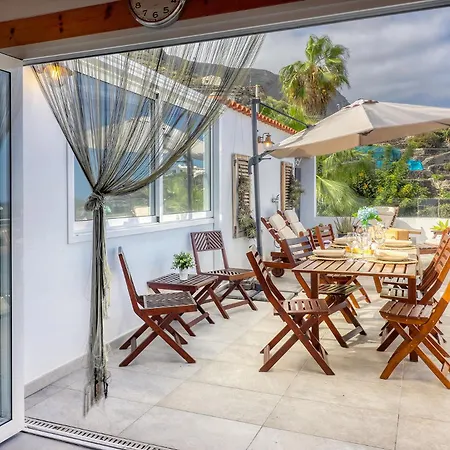 Big Terraced House, 100m To The Beach, With Bbq And Sea View 別荘