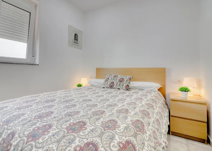 Big Terraced House, 100m To The Beach, With Bbq And Sea View