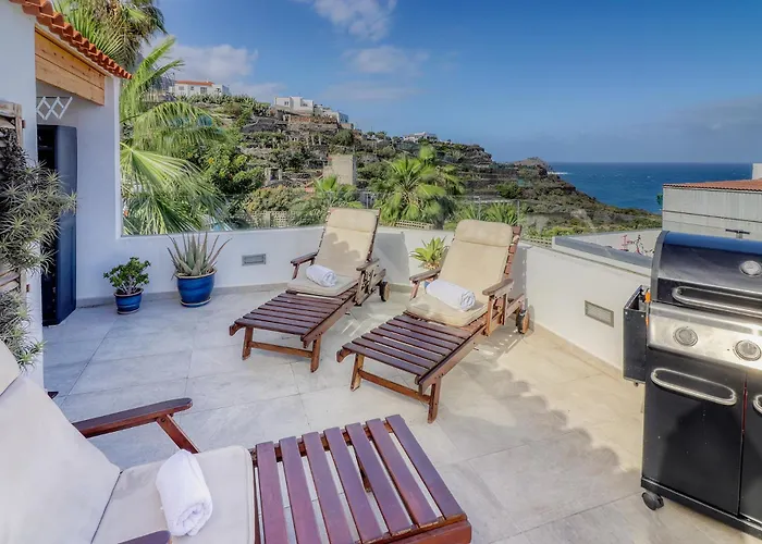 Big Terraced House, 100m To The Beach, With Bbq And Sea View Ferienhaus