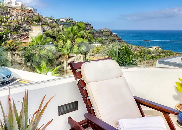 Big Terraced House, 100m To The Beach, With Bbq And Sea View