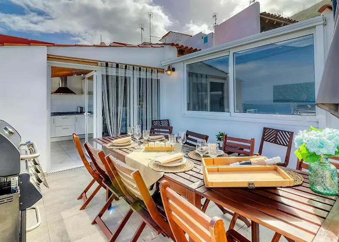 Big Terraced House, 100m To The Beach, With Bbq And Sea View *